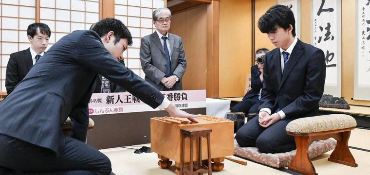第49期新人王戦決勝三番勝負 第1局 ▲出口若武三段 – △藤井聡太七段