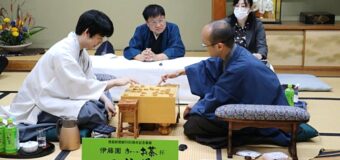 第65期王位戦七番勝負 第3局 ▲藤井聡太王位 − △渡辺明九段