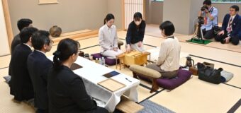 第36期女流王位戦五番勝負 第5局 ▲福間香奈女流王位 − △伊藤沙恵女流四段 第36期女流王位戦五番勝負 第5局 ▲福間香奈女流王位 − △伊藤沙恵女流四段